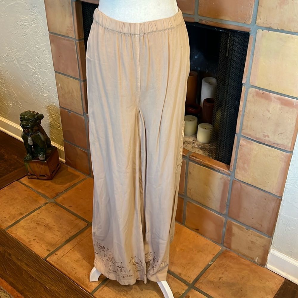 Soft Surroundings embroidered loose fit cargo style pants, MP!